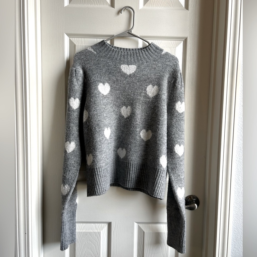 Lush brand gray heart sweater with puff shoulder detail.